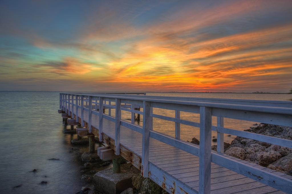 Sailport Waterfront Suites Tampa Exterior foto